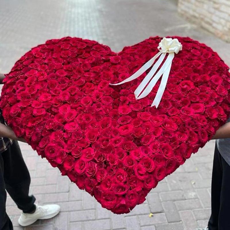 Big-Heart-Red-Roses-Arrangement Big-Heart-Red-Roses-Arrangement